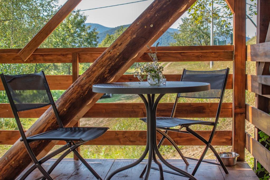 Balkón alebo terasa v ubytovaní Robinzonski turizam "Robin` s Hood"