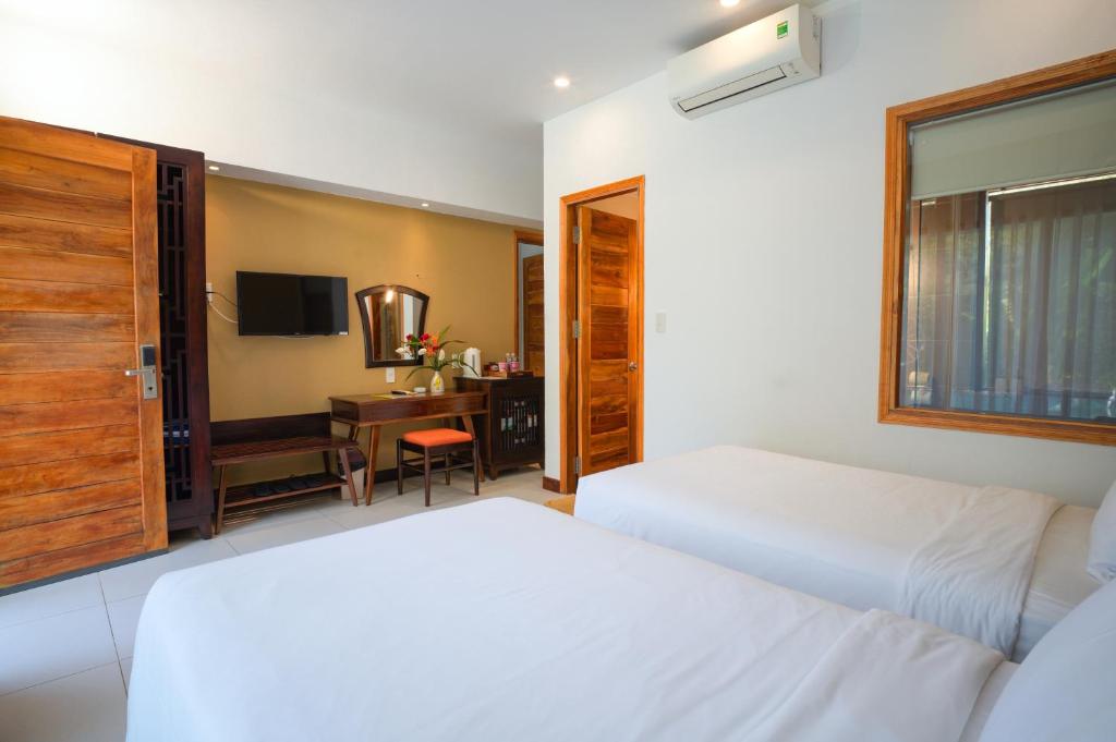 Suite Gia Đình 2 Phòng Ngủ Nhìn Ra Hồ Bơi