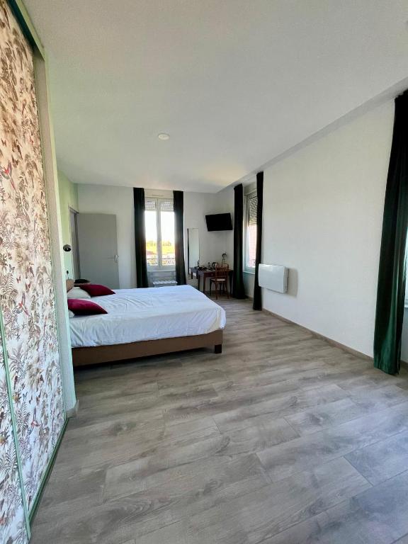 Postel nebo postele na pokoji v ubytování Hôtel d'Angleterre