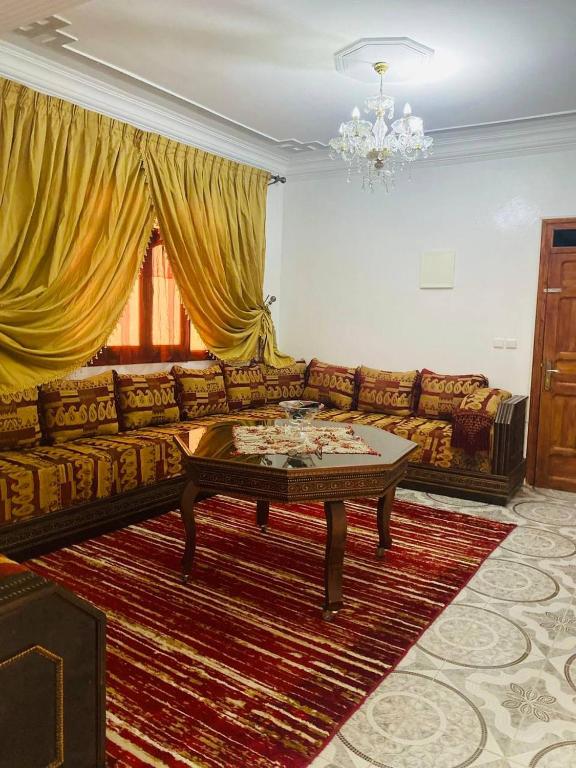 a living room with a couch and a coffee table at Casa Farah 2 in Chefchaouen