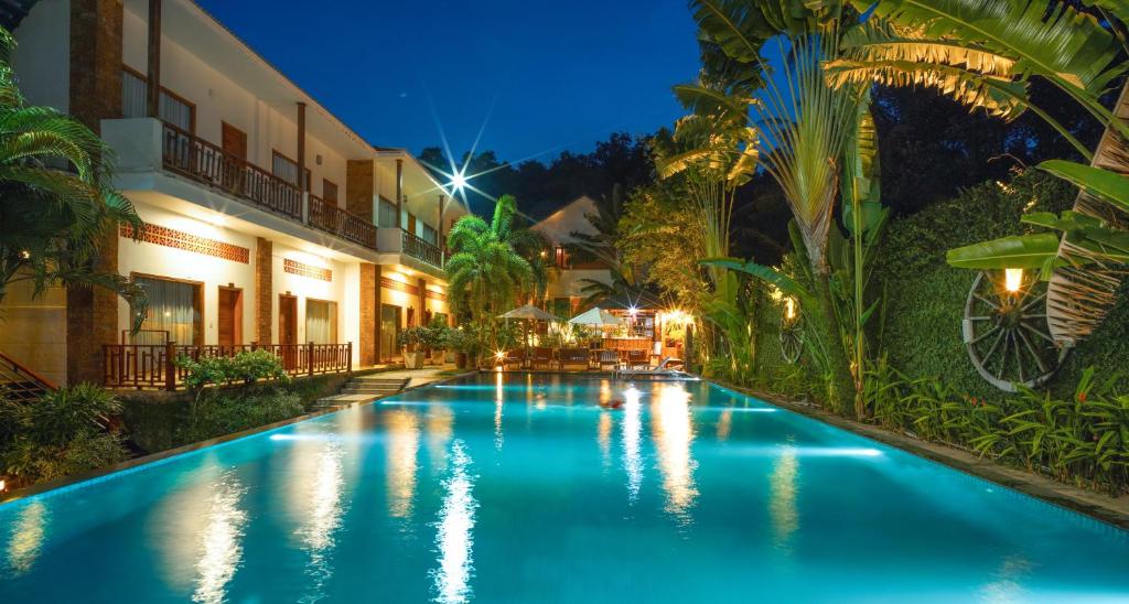 Suite Gia Đình 2 Phòng Ngủ Nhìn Ra Hồ Bơi