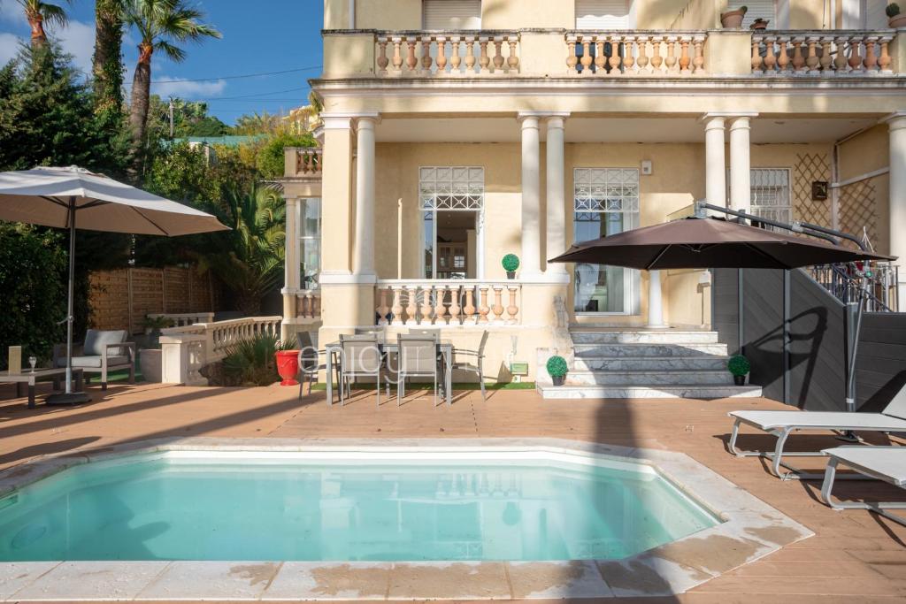 Bazén v ubytovaní " Paradis en Rez de jardin " Standing - Vue Mer - piscine privée alebo v jeho blízkosti