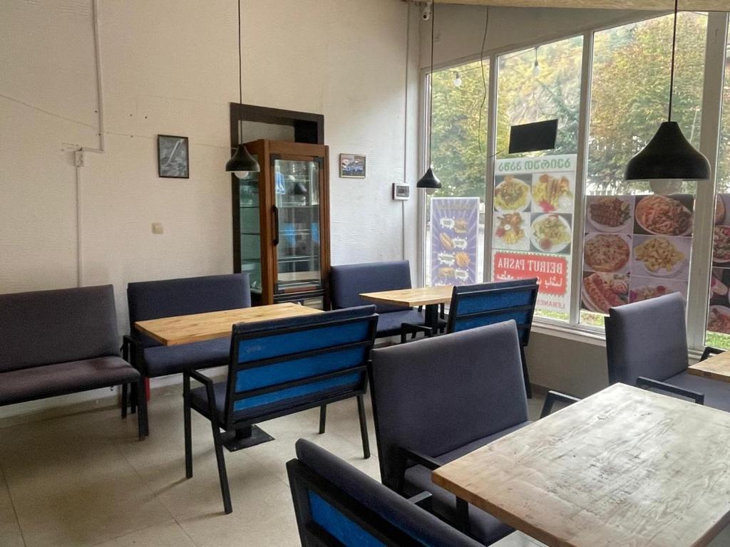 Posezení v ubytování RiverSide Hostel Borjomi