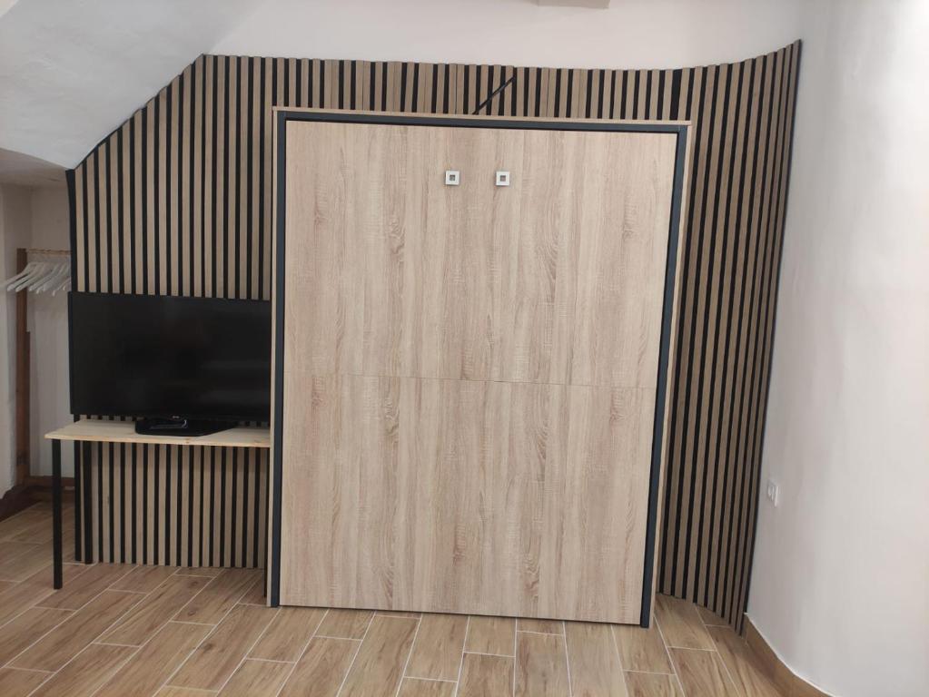 TV a/nebo společenská místnost v ubytování Apartamentos La Muralla