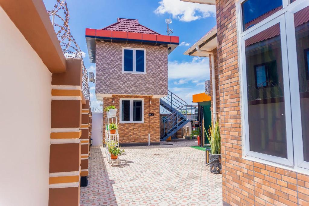 Tòa nhà nơi nhà nghỉ nhỏ tọa lạc