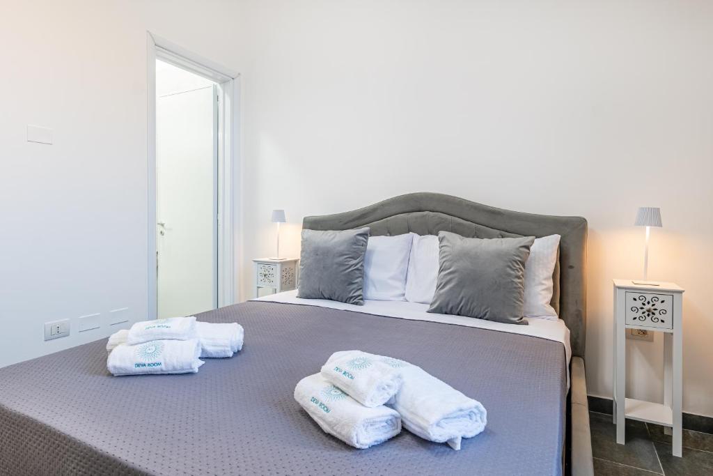 Postel nebo postele na pokoji v ubytování Deva Room