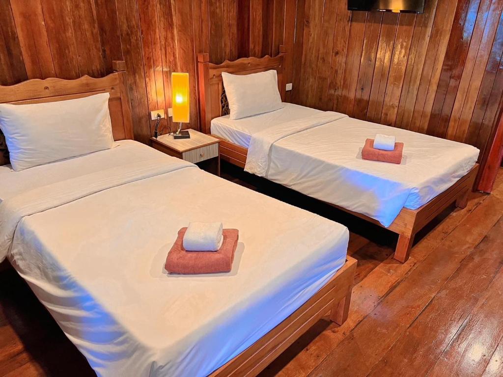 Postel nebo postele na pokoji v ubytování Diamond Beach Resort