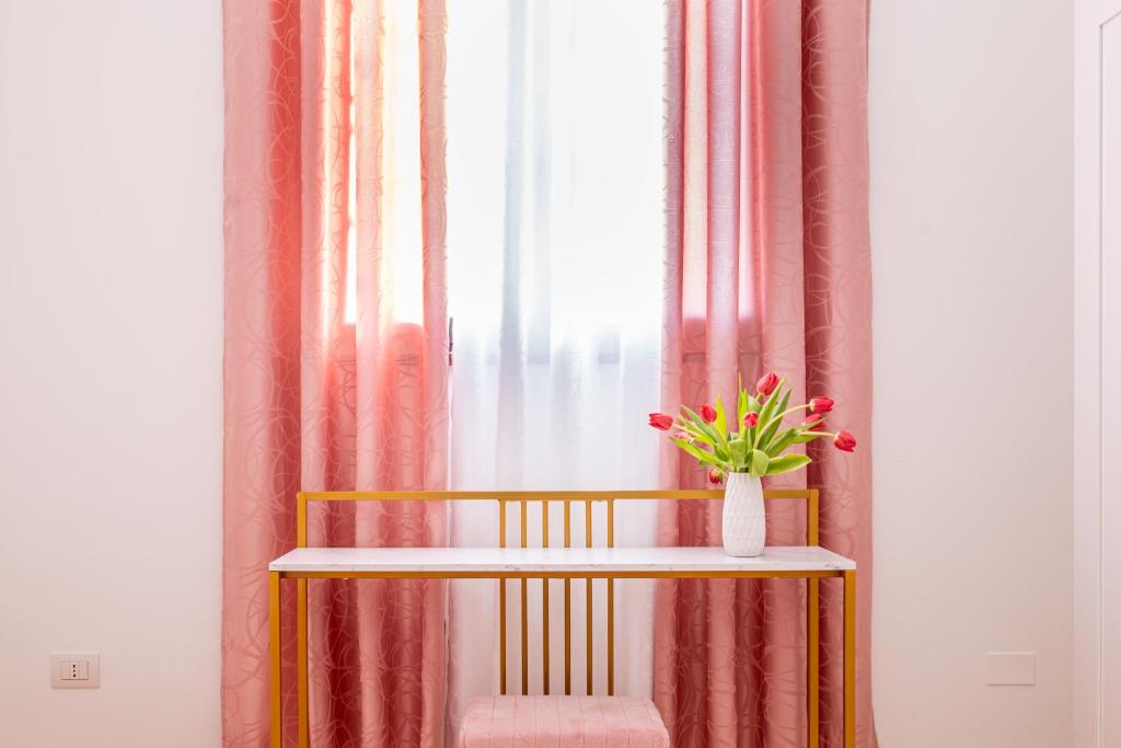 Postel nebo postele na pokoji v ubytování Deva Room