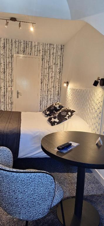Posezení v ubytování Brit Hotel le Cygne