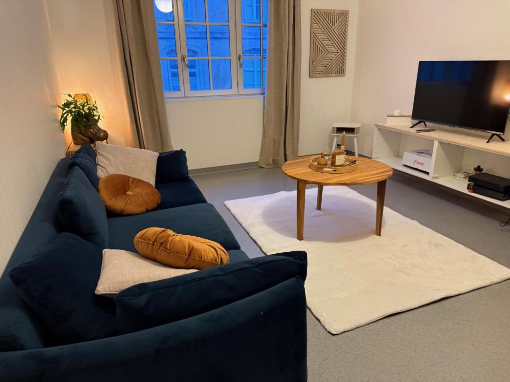 TV a/nebo společenská místnost v ubytování L'escapade Langroise