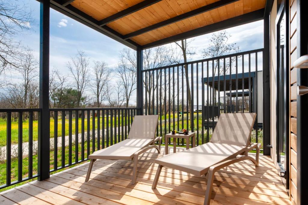 Balcone o terrazza di Mobile Homes Casapini in FKK Camping Solaris