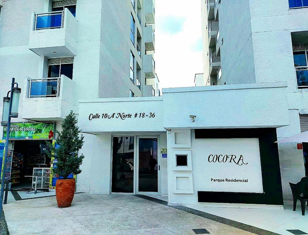 a store front of a building with a tree in front at EXCELENTE CONJUNTO, UBICACION PRIVILEGIADA, Torre 3 in Armenia