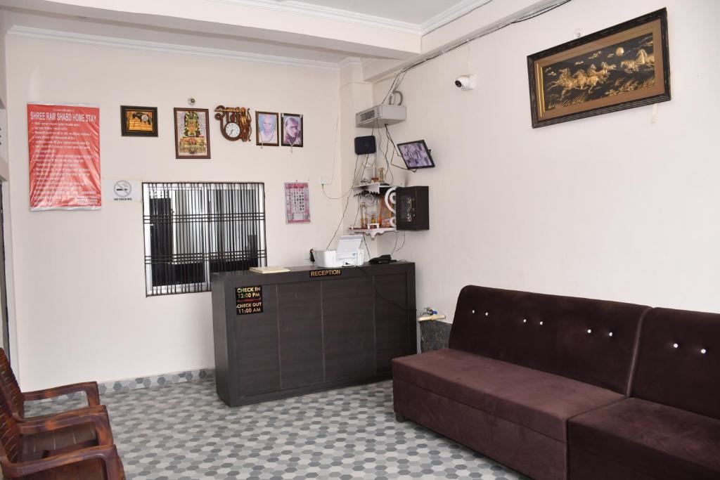 TV a/nebo společenská místnost v ubytování Shree Ram Shabd Guest House
