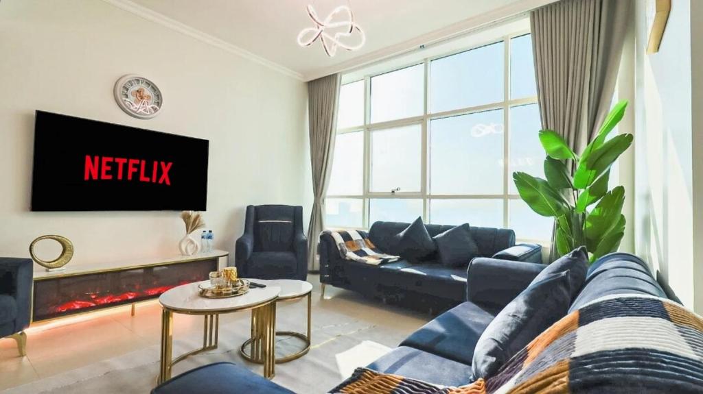Χώρος καθιστικού στο Modern 1BR Scenic View Relax Refresh in Ajman