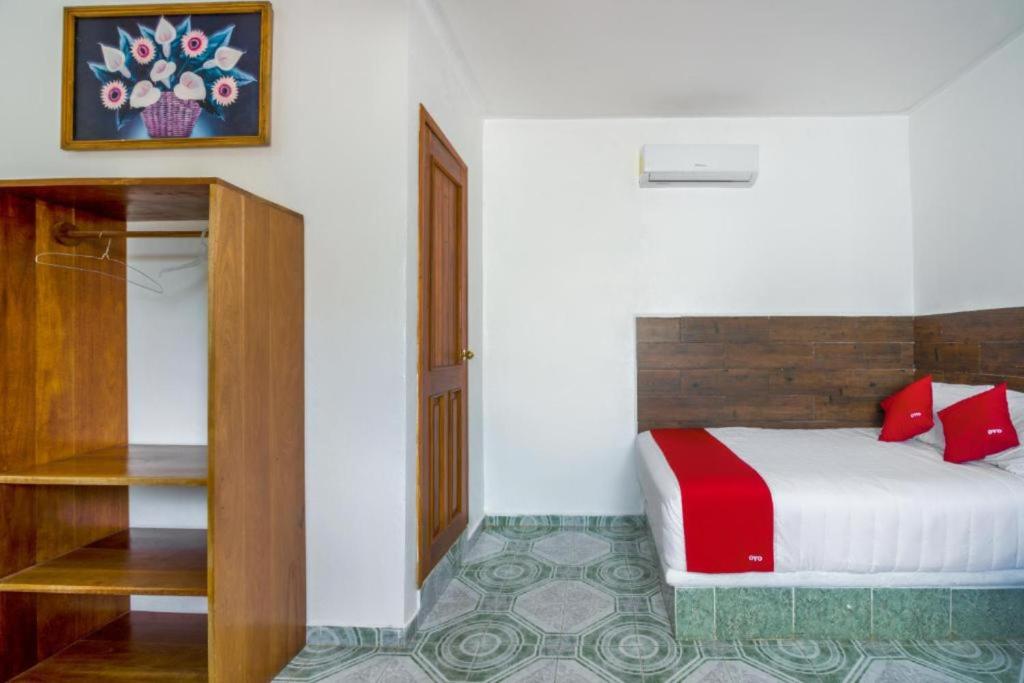 Postel nebo postele na pokoji v ubytování OYO Hotel Palma Real
