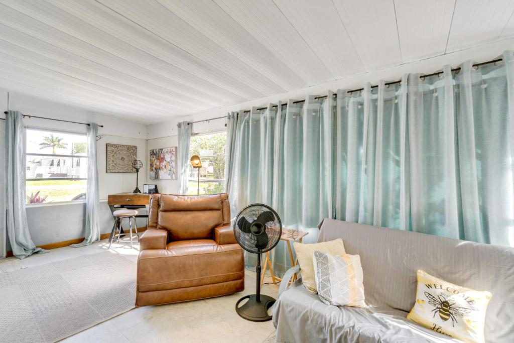 Fotografie z fotogalerie ubytování 5 Mi to Dtwn Punta Gorda Home with Large Yard! v destinaci Punta Gorda