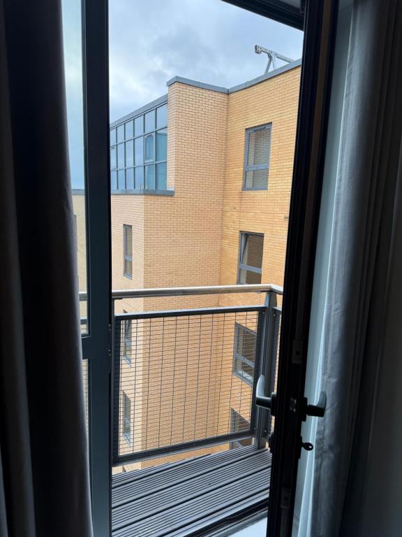 Φωτογραφία από το άλμπουμ του West street -City Centre Sky Line Square στο Σέφιλντ