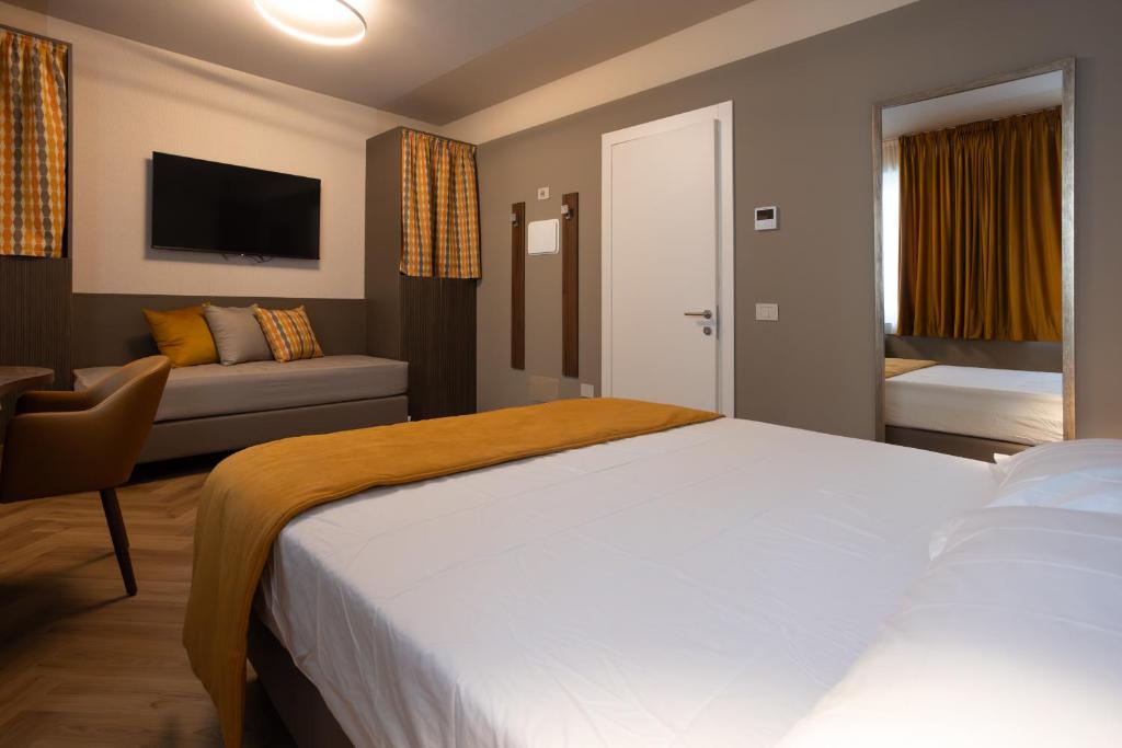 Arianna Suites Longevity - Large Double Room