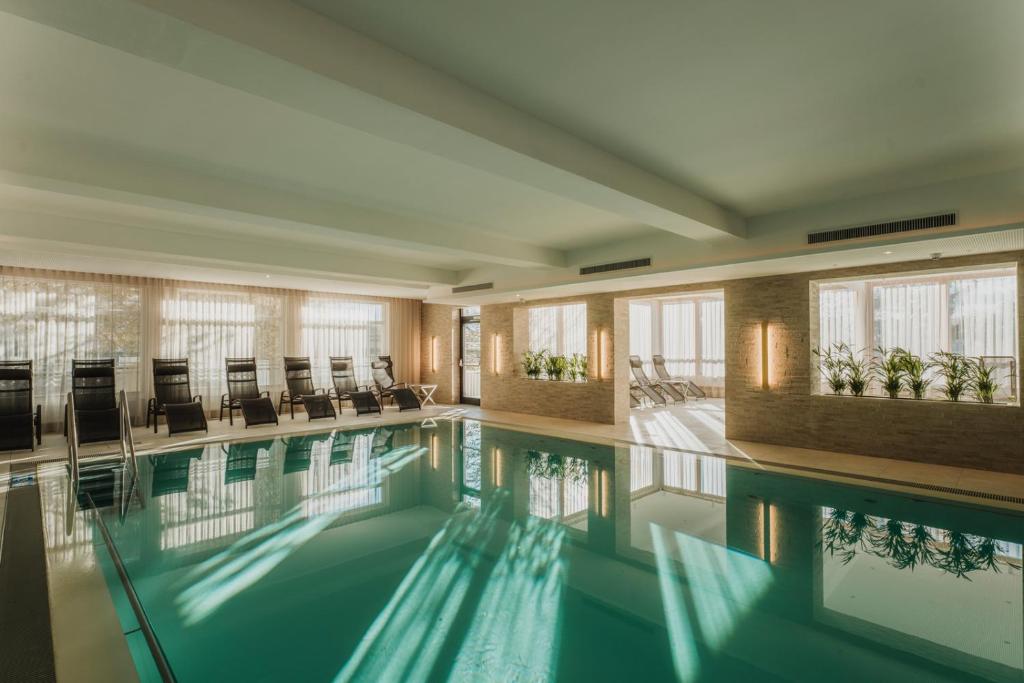 Bazén v ubytování Wilfinger Ring Bio Hotel nebo v jeho okolí