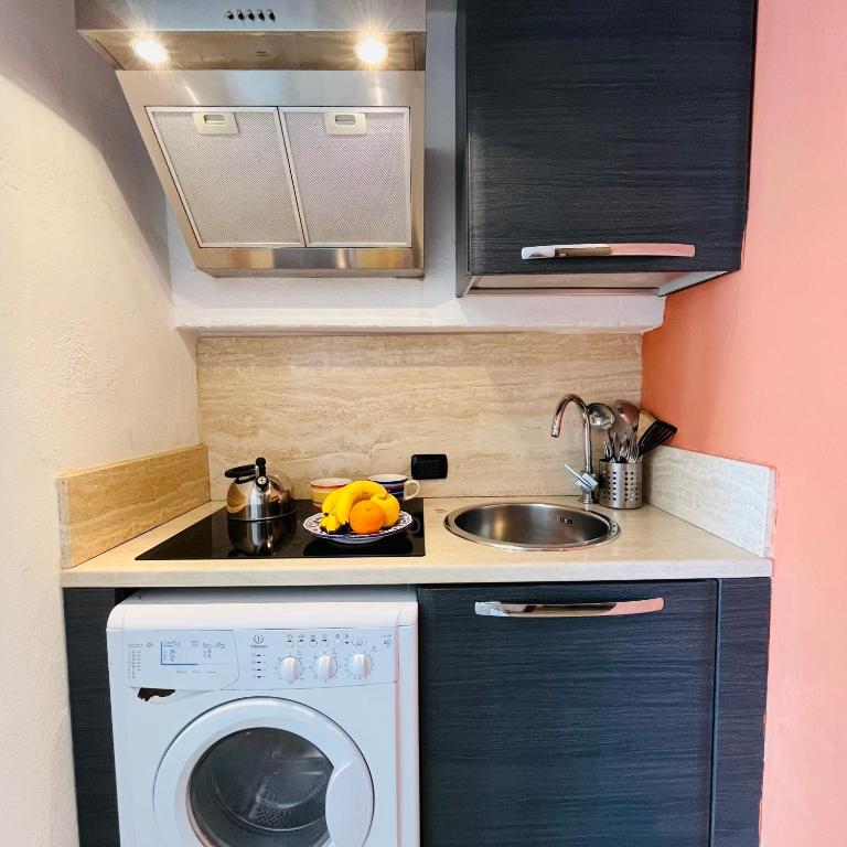 Kuchyňa alebo kuchynka v ubytovaní Lo Scoglio Apartment