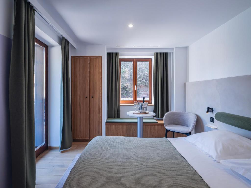 Postel nebo postele na pokoji v ubytování Hotel Au Vieux Moulin