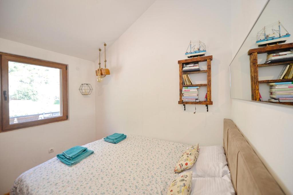 Stylish apartment 22房間的床