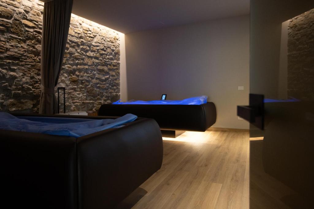 Postel nebo postele na pokoji v ubytování Arianna Suites Longevity