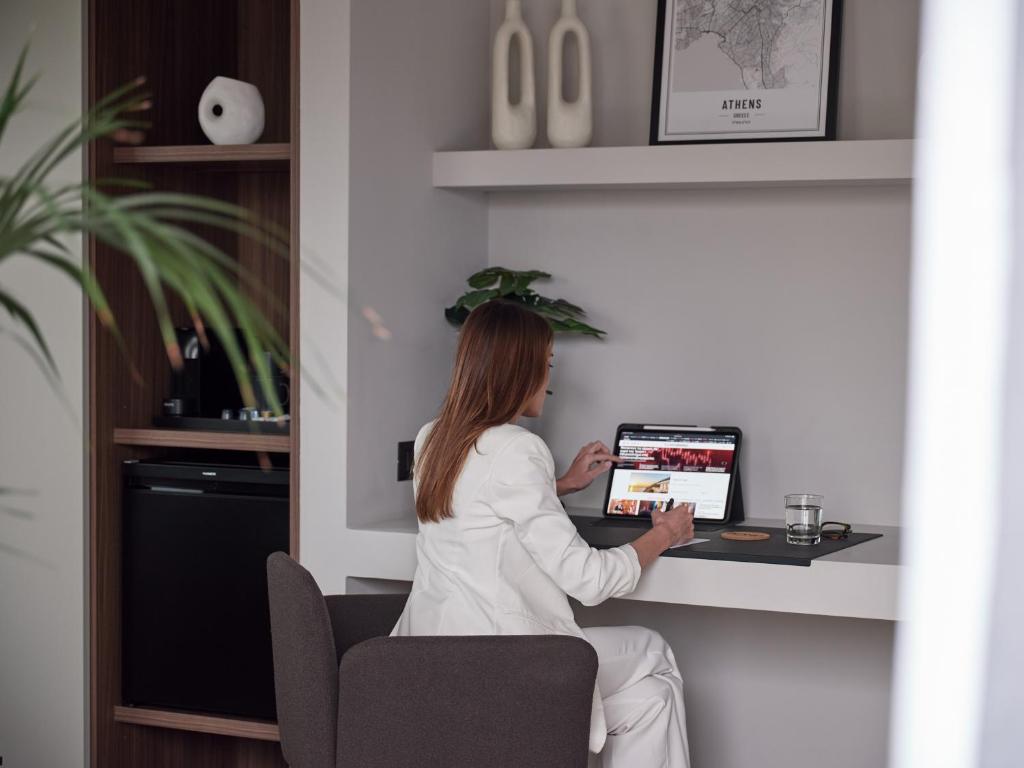 Bond Smart Living Suites - 5