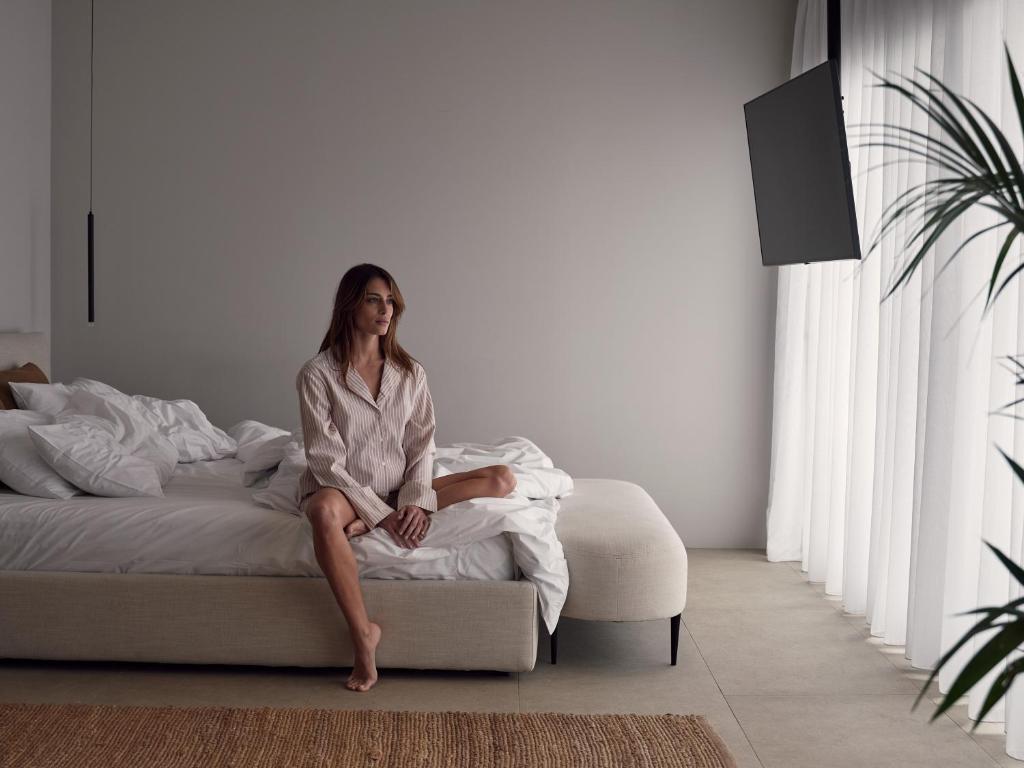 Bond Smart Living Suites - 1