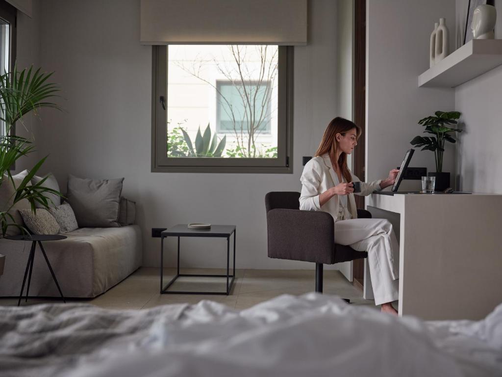 Bond Smart Living Suites - 4