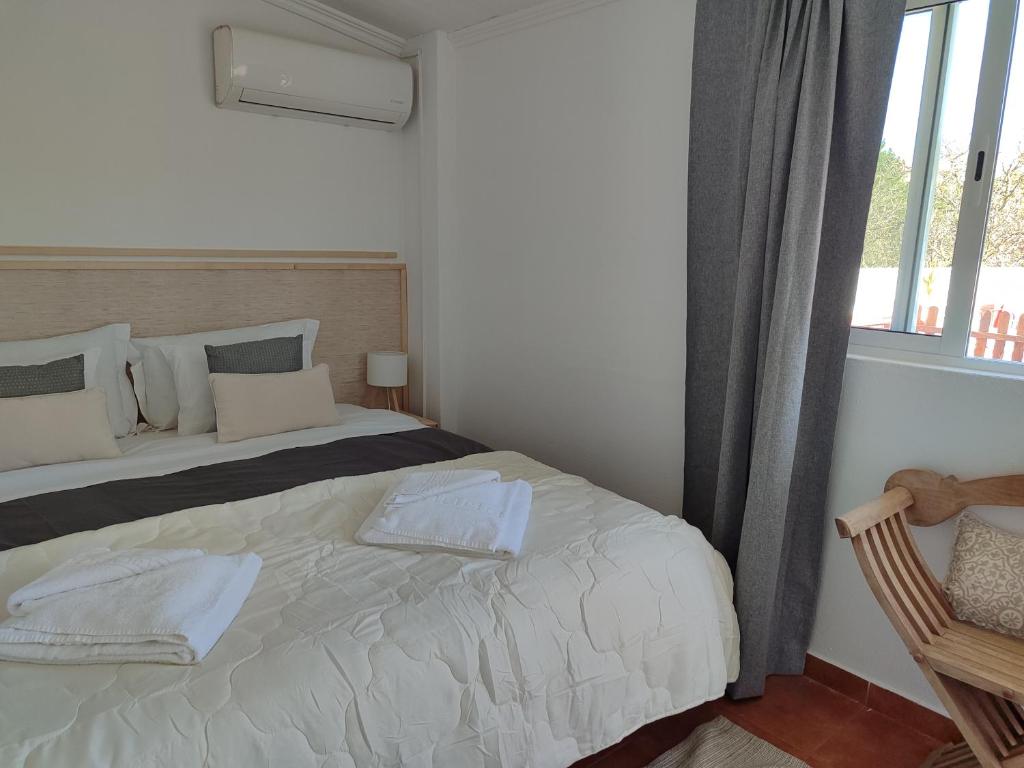 Postel nebo postele na pokoji v ubytování Quinta do Sol