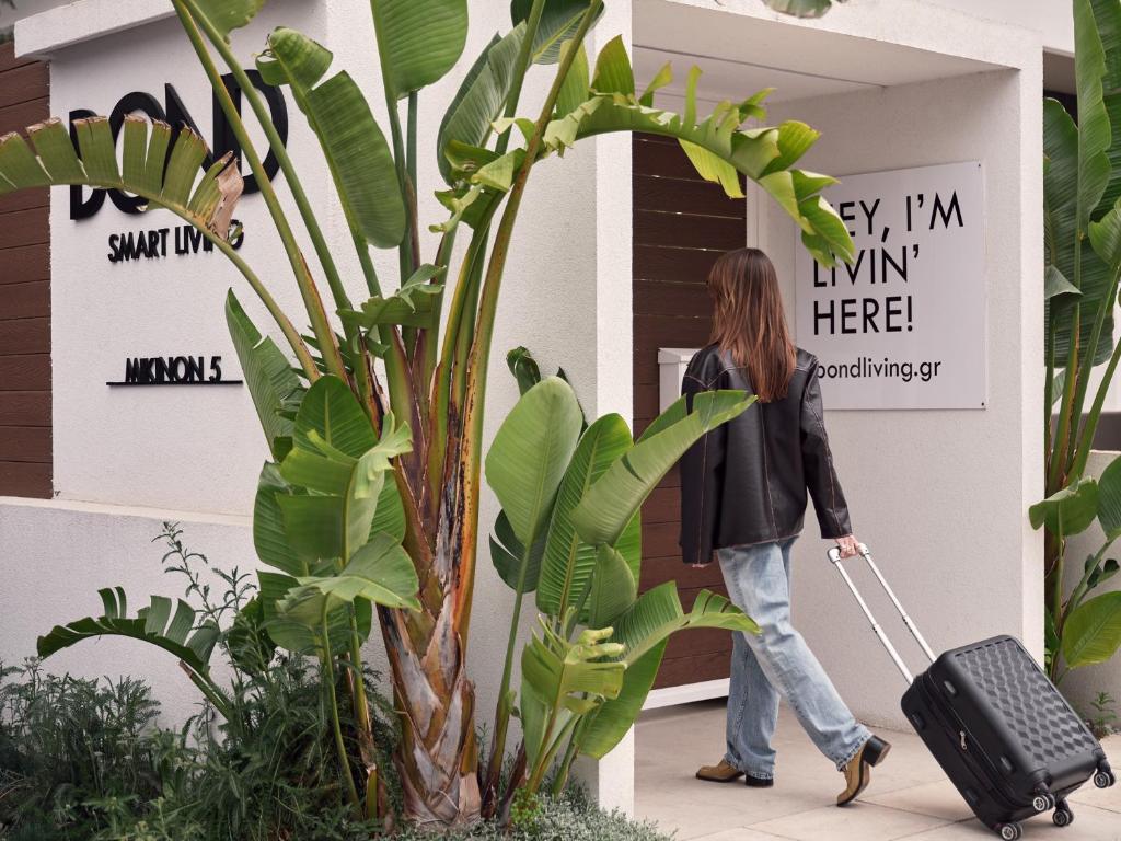 Bond Smart Living Suites photo