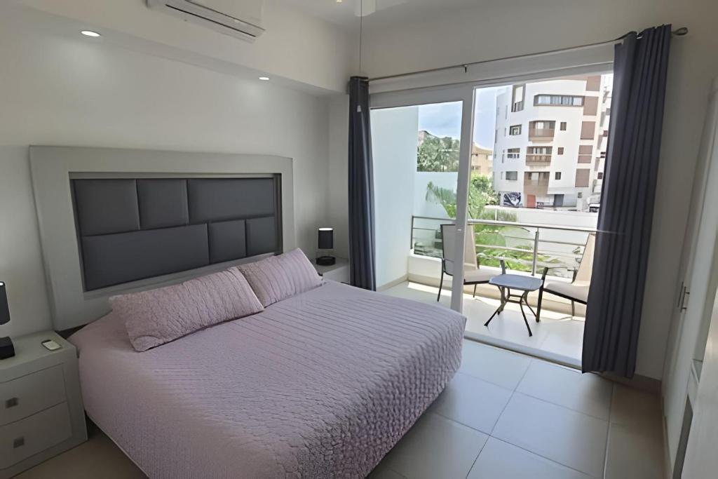 a bedroom with a bed and a view of a balcony at Departamento Hanna #3 Bucerias in Bucerías