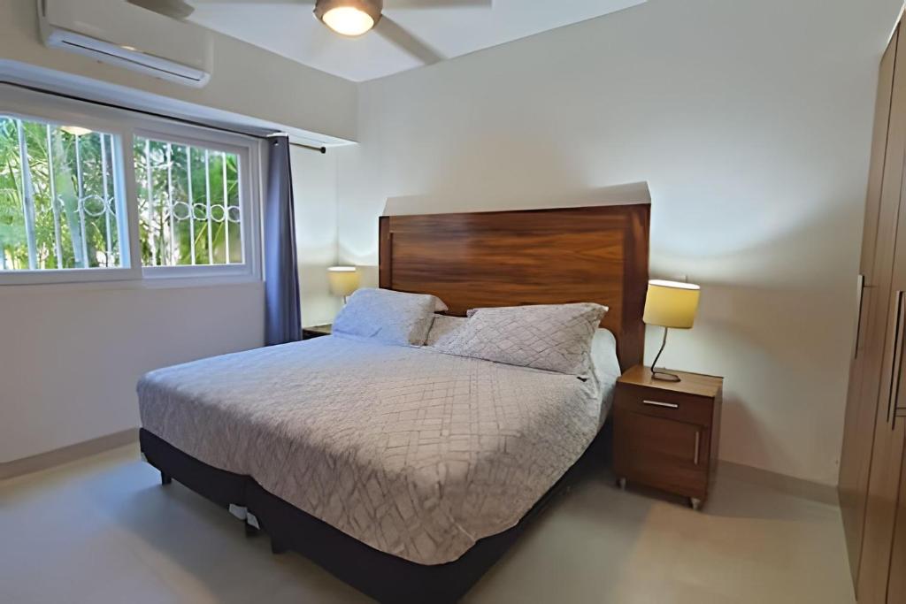 a bedroom with a large bed and a window at Departamento Mauricio #2 in Bucerías