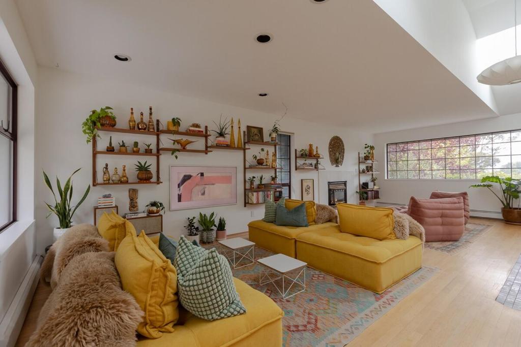 Χώρος καθιστικού στο The Cougar Den