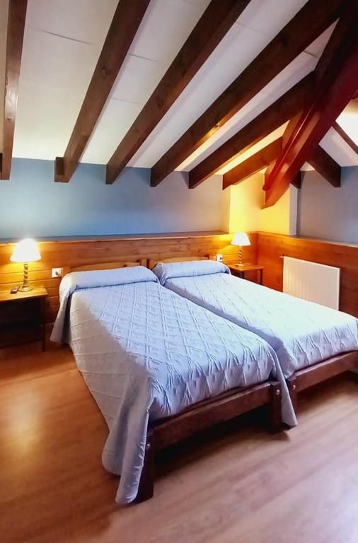 Postel nebo postele na pokoji v ubytování Hotel Rural Posada Del Monasterio
