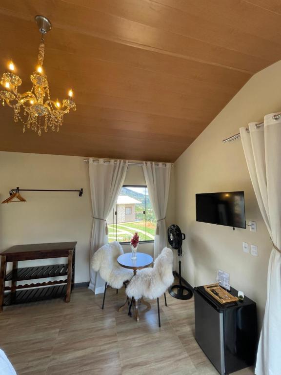TV a/nebo společenská místnost v ubytování Mirante das Montanhas