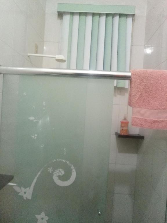 Koupelna v ubytování Quarto de Hóspedes da Menina Maricotinha