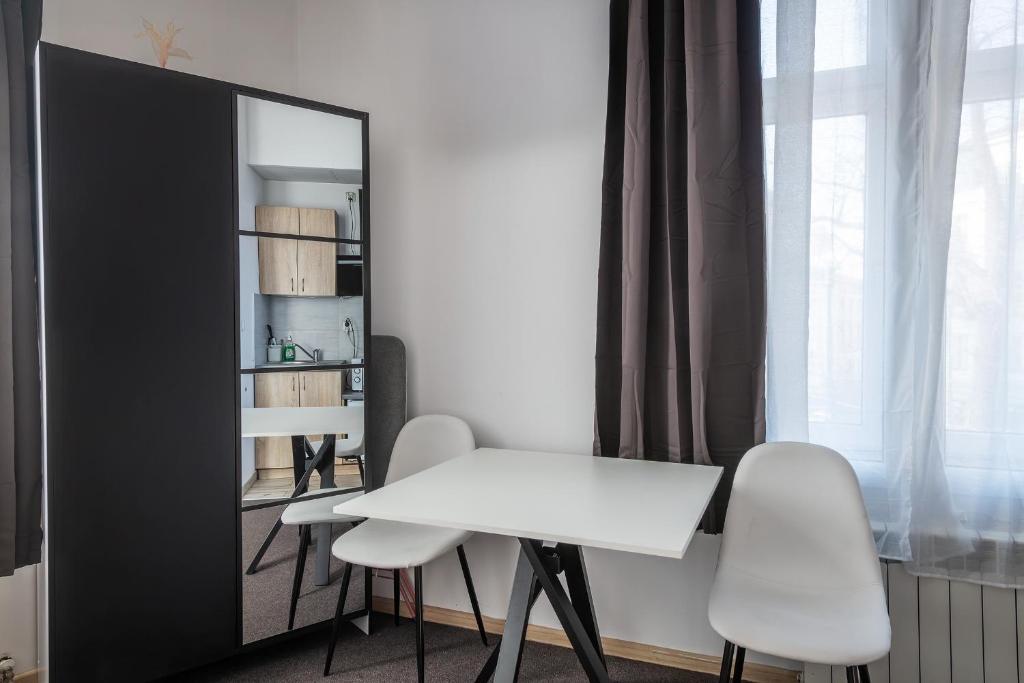 70s Business Room - Resim 36