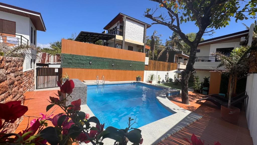 Bazén v ubytování Elmarie Beach Resort nebo v jeho okolí