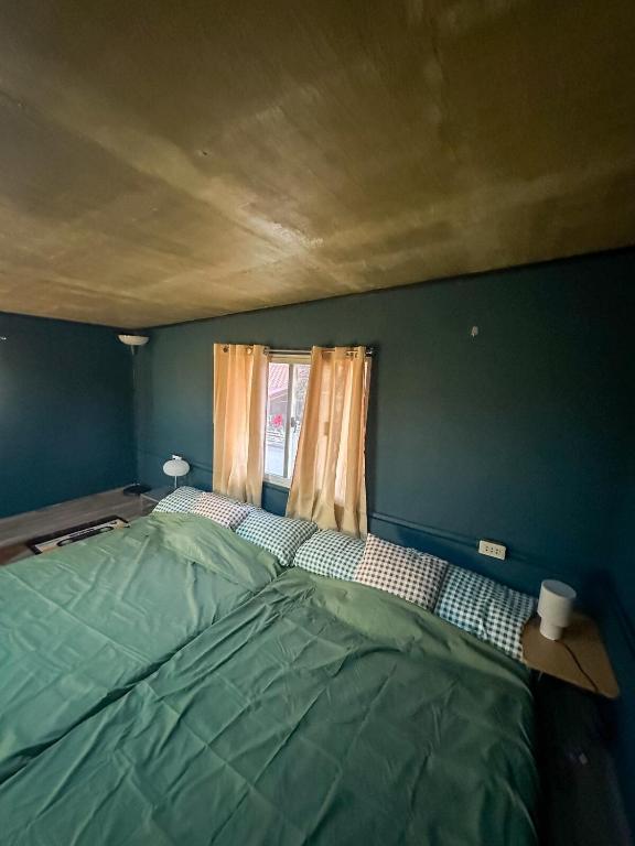 Postel nebo postele na pokoji v ubytování Stylish Loft Near Masa San Juan