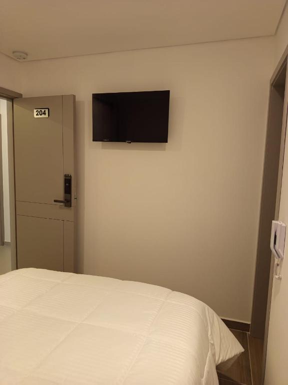 TV a/nebo společenská místnost v ubytování HOTEl SARÒN