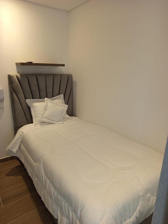 Postel nebo postele na pokoji v ubytování HOTEl SARÒN