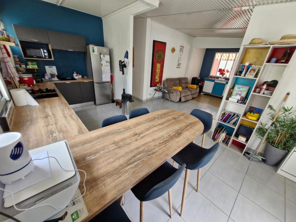 Kuchyň nebo kuchyňský kout v ubytování Chambres d'hôtes dans Villa à Chateauboeuf