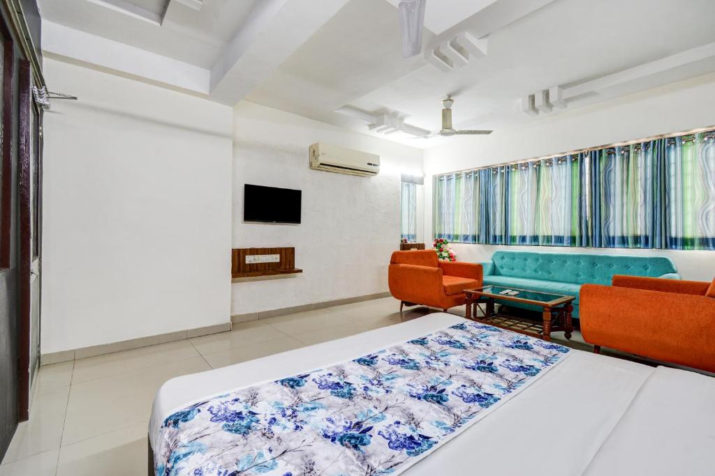 TV a/nebo společenská místnost v ubytování Hotel Royal Stay, Pakwan Sg Highway