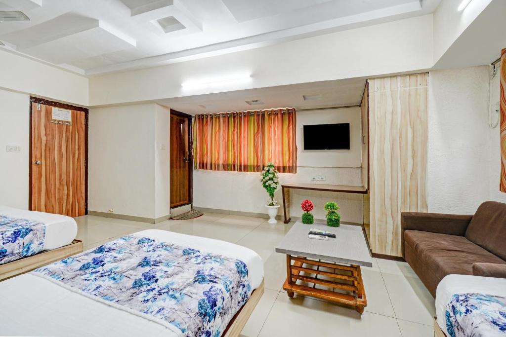 Postel nebo postele na pokoji v ubytování Hotel Royal Stay, Pakwan Sg Highway