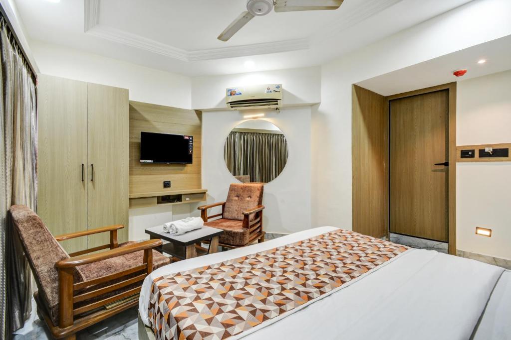 Postel nebo postele na pokoji v ubytování Hotel Royal Stay, Pakwan Sg Highway