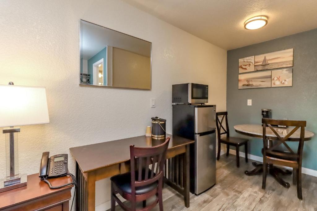 Kuchyň nebo kuchyňský kout v ubytování Belfair Motel