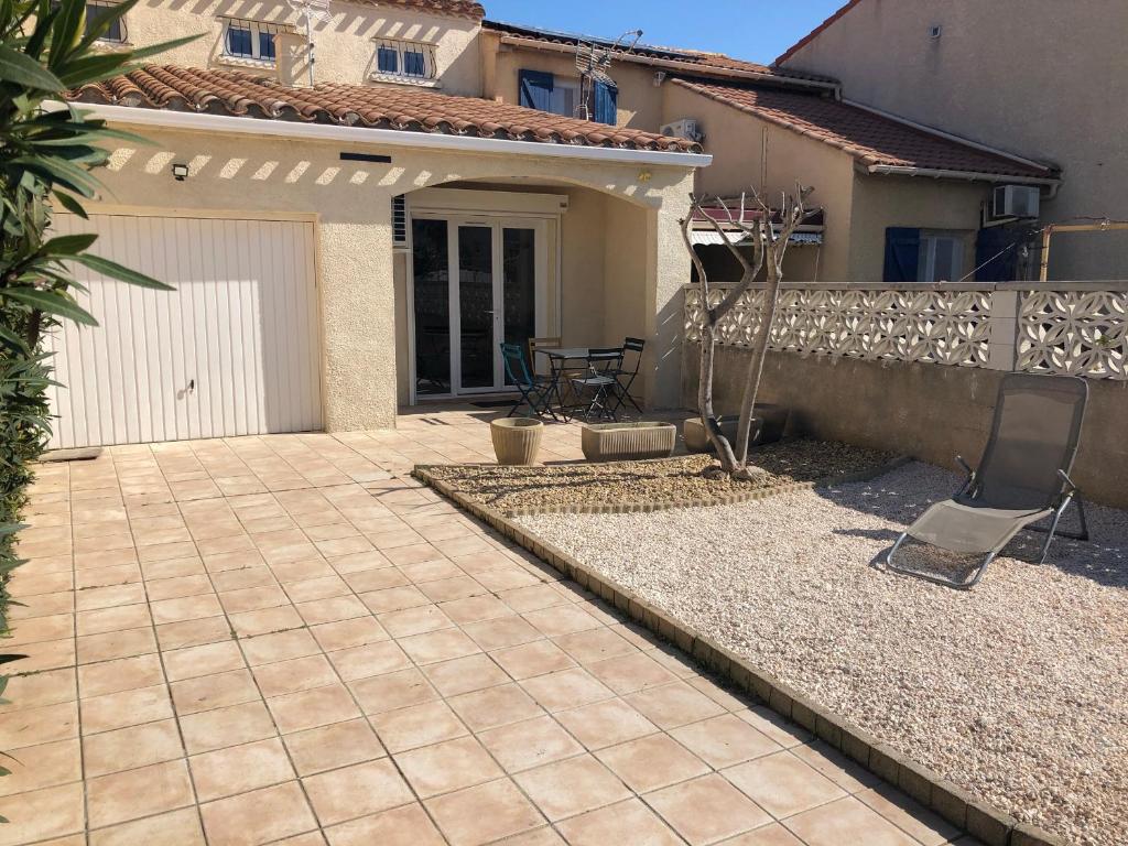 Photo de la galerie de l'établissement Maison T5 110m² avec jardin clos, près de la plage, animaux acceptés, parking - FR-1-797-64, à Port-la-Nouvelle