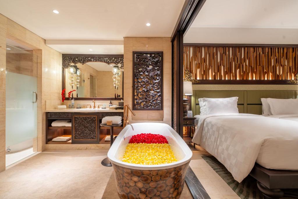 Postel nebo postele na pokoji v ubytování AYANA Resort Bali